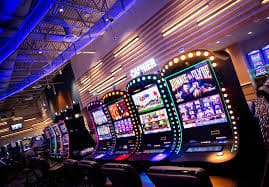 Antarmuka Gaple Online royal4d menampilkan tata letak kartu dan giliran pemain